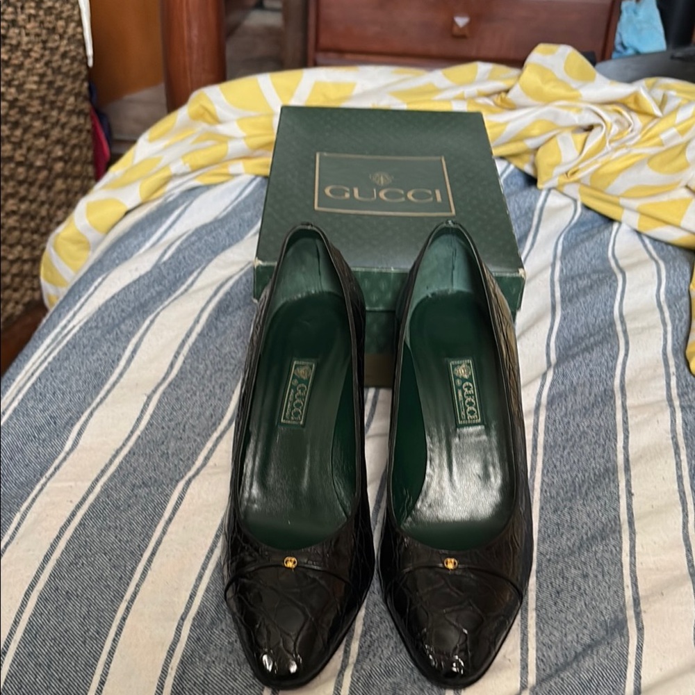 Gucci Black Patent Leather Heels with Pointed Toe